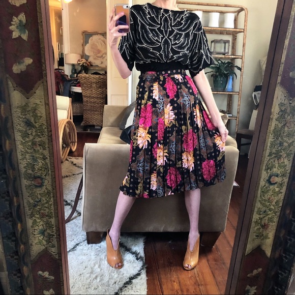 Designer vintage silk skirt - Picture 5 of 8